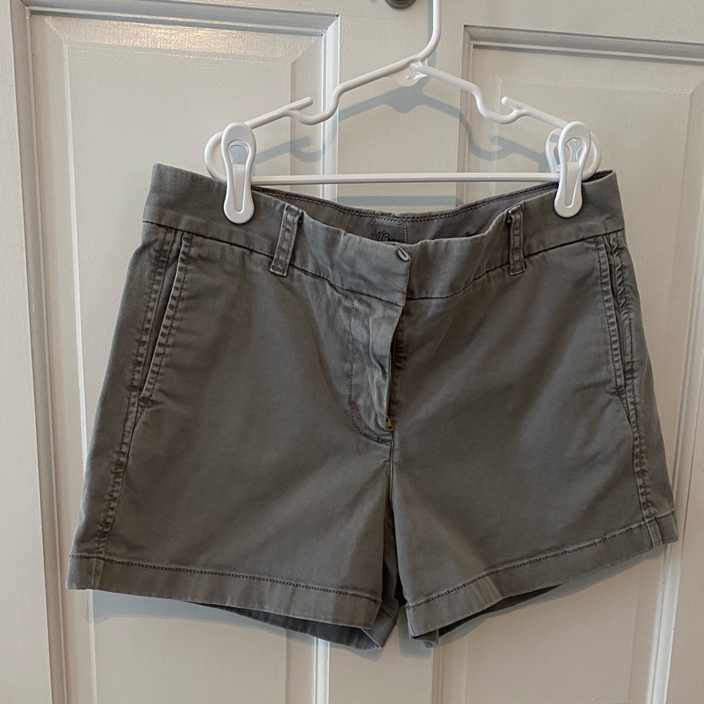 J crew 4” stretch chino shorts in gray. Size 6